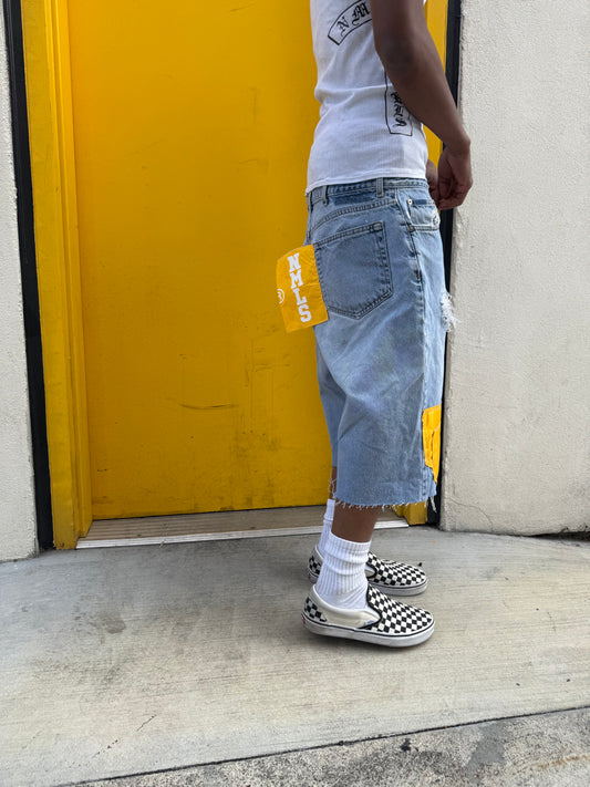 Oversized tag jorts